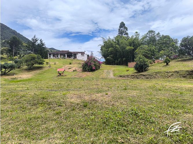 Finca en venta en La Ceja, 280 m² · foto 3 de 24