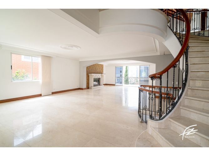 Casa de 5 alcobas en venta en San Lucas, Medellín, 504 m² · foto 4 de 24