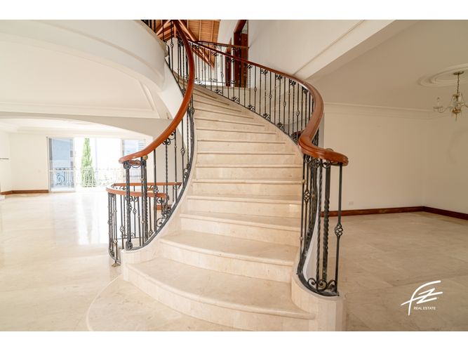 Casa de 5 alcobas en venta en San Lucas, Medellín, 504 m² · foto 5 de 24