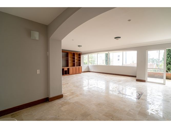 Casa de 5 alcobas en venta en San Lucas, Medellín, 504 m² · foto 12 de 24