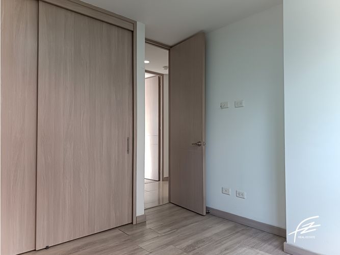 Apartamento en venta en El Poblado, Medellín · foto 7 de 24