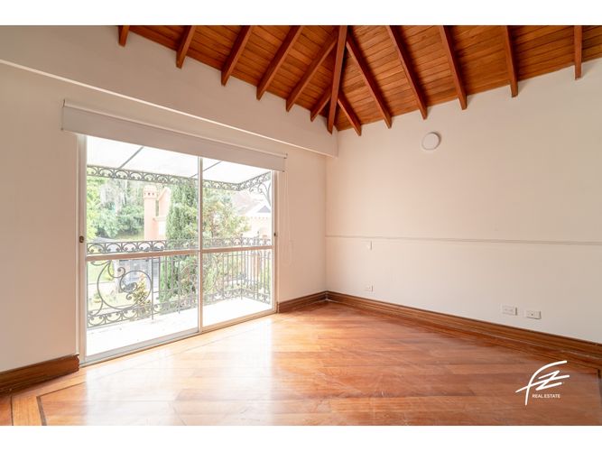 Casa de 5 alcobas en venta en San Lucas, Medellín, 504 m² · foto 16 de 24