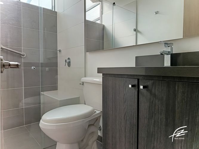 Apartamento en venta en El Poblado, Medellín · foto 8 de 24