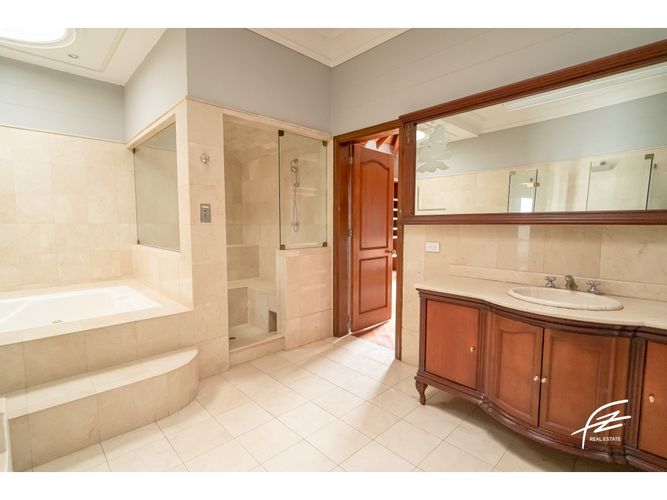Casa de 5 alcobas en venta en San Lucas, Medellín, 504 m² · foto 17 de 24