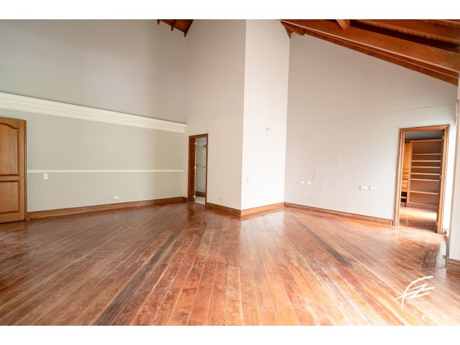 Casa de 5 alcobas en venta en San Lucas, Medellín, 504 m² · foto 20 de 24