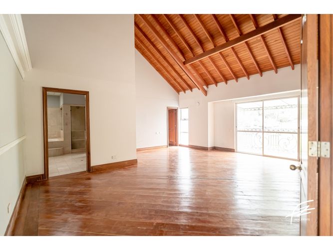 Casa de 5 alcobas en venta en San Lucas, Medellín, 504 m² · foto 21 de 24