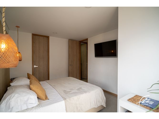 Apartaestudio en venta en El Poblado, Medellín, 64 m² · foto 7 de 18