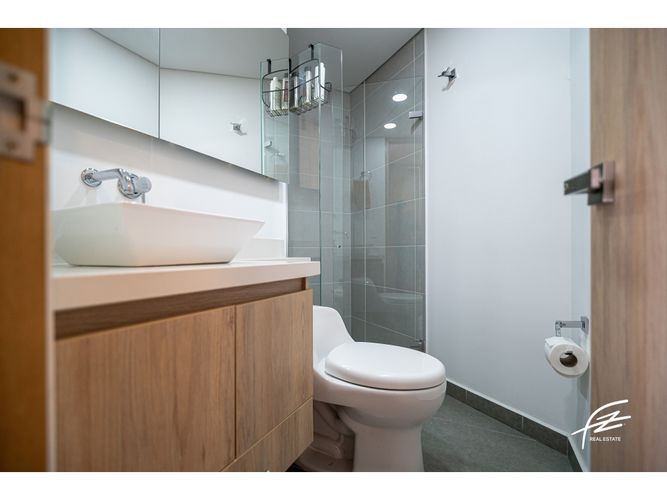 Apartaestudio en venta en El Poblado, Medellín, 64 m² · foto 8 de 18