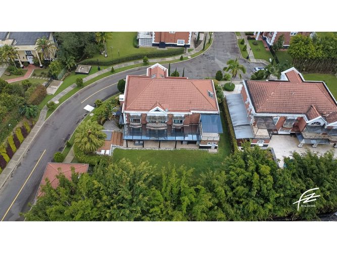 Casa de 6 alcobas en venta en El Poblado, Medellín, 456 m² · foto 2 de 24