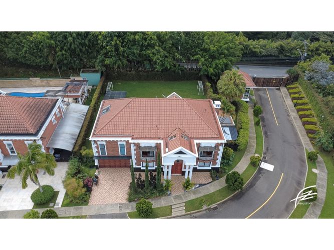 Casa de 6 alcobas en venta en El Poblado, Medellín, 456 m² · foto 4 de 24