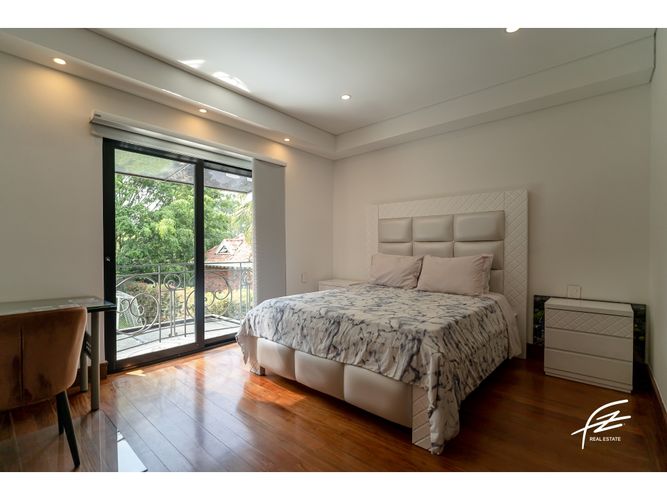 Casa de 6 alcobas en venta en El Poblado, Medellín, 456 m² · foto 5 de 24