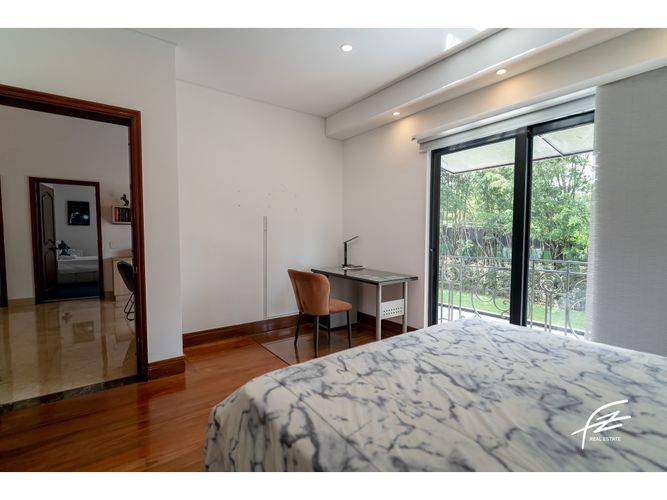 Casa de 6 alcobas en venta en El Poblado, Medellín, 456 m² · foto 12 de 24