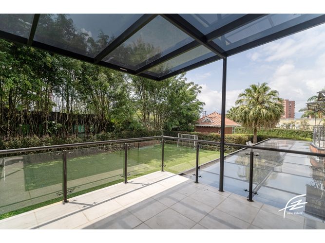 Casa de 6 alcobas en venta en El Poblado, Medellín, 456 m² · foto 15 de 24