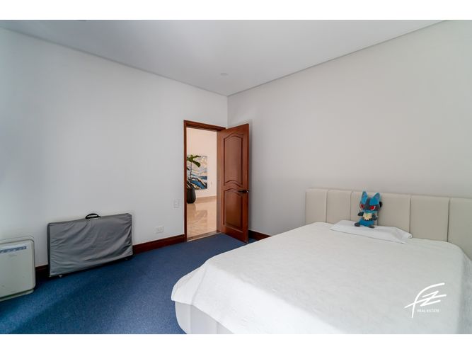 Casa de 6 alcobas en venta en El Poblado, Medellín, 456 m² · foto 19 de 24