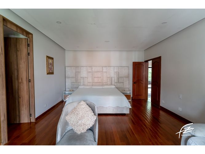 Casa de 6 alcobas en venta en El Poblado, Medellín, 456 m² · foto 22 de 24
