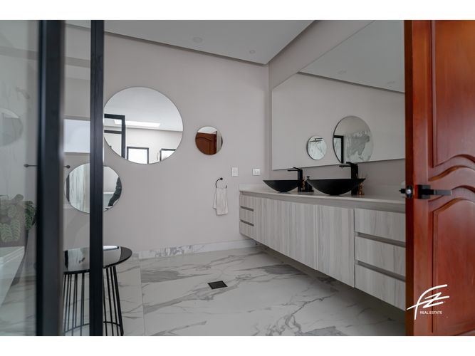 Casa de 6 alcobas en venta en El Poblado, Medellín, 456 m² · foto 24 de 24