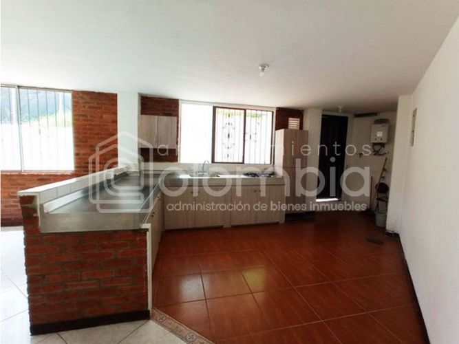 Casa de 3 alcobas en venta en Loma Del Chocho, Envigado, 160 m² · foto 2 de 15