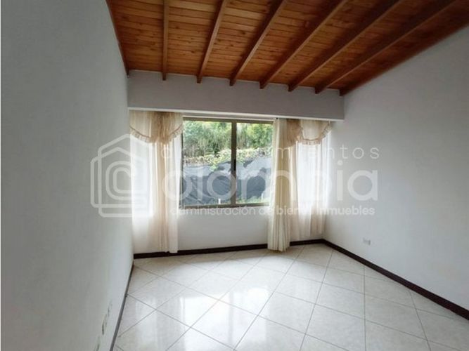 Casa de 3 alcobas en venta en Loma Del Chocho, Envigado, 160 m² · foto 6 de 15
