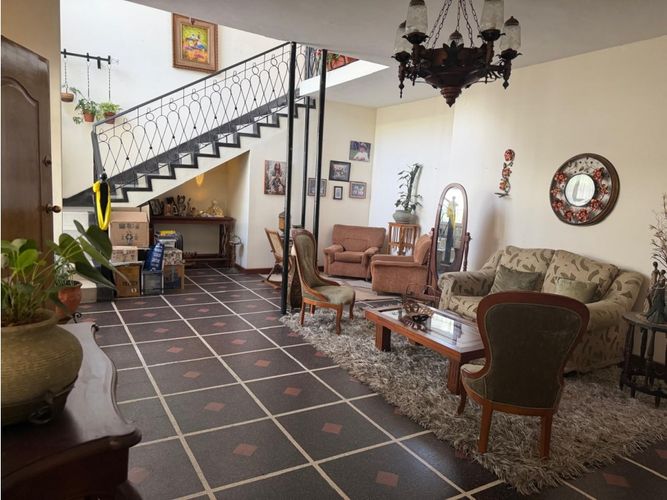 Casa de 4 alcobas en arriendo en Laureles, Medellín, 365 m² · foto 8 de 24