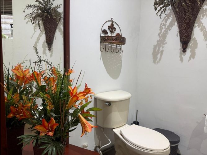 Casa de 4 alcobas en arriendo en Laureles, Medellín, 365 m² · foto 18 de 24