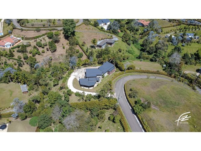 Casa de 3 alcobas en venta en Rionegro, 230 m² · foto 24 de 24