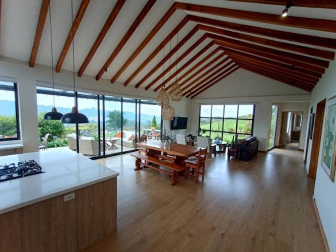 Finca en arriendo en El Tambo, La Ceja, 200 m² · foto 2 de 24