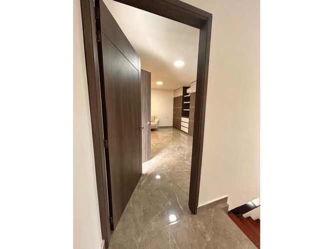 Edificio en venta en Champagnat, Cali, 750 m² · foto 3 de 24