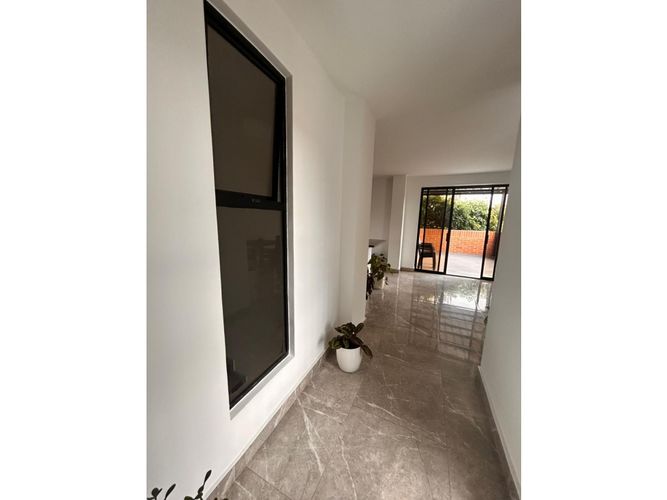 Edificio en venta en Champagnat, Cali, 750 m² · foto 5 de 24