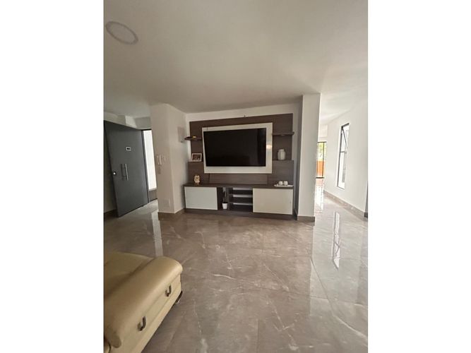 Edificio en venta en Champagnat, Cali, 750 m² · foto 6 de 24