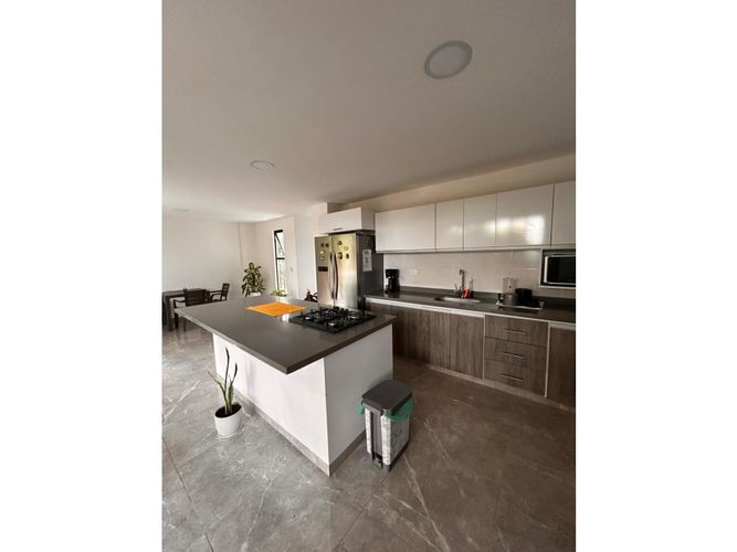Edificio en venta en Champagnat, Cali, 750 m² · foto 7 de 24