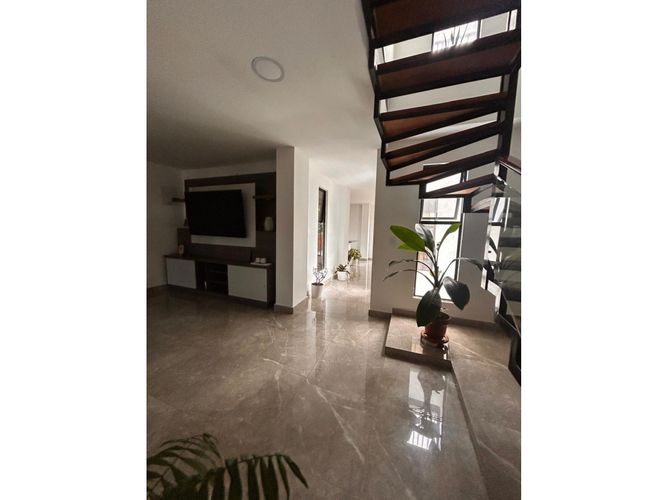 Edificio en venta en Champagnat, Cali, 750 m² · foto 15 de 24