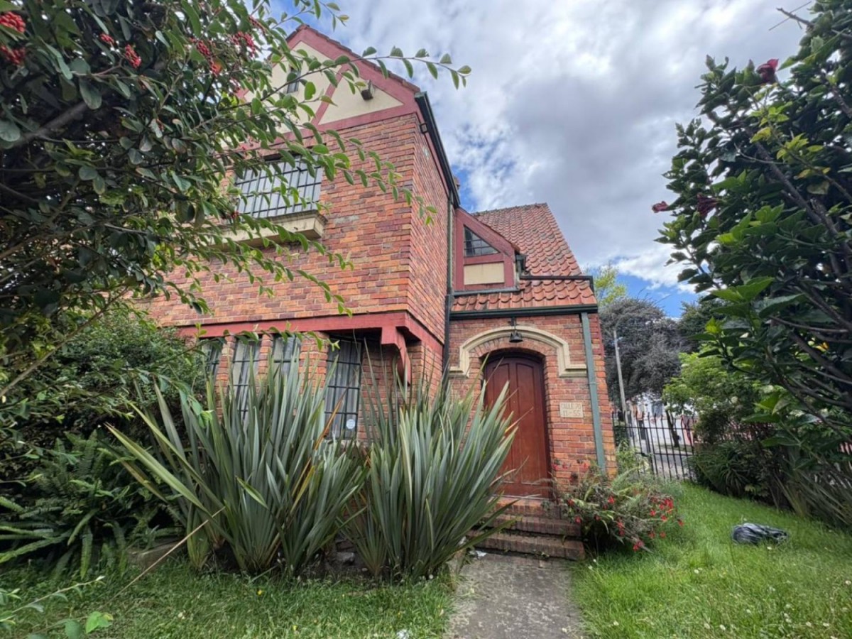 Casa en venta en Quinta Camacho, Bogotá · foto 2 de 23