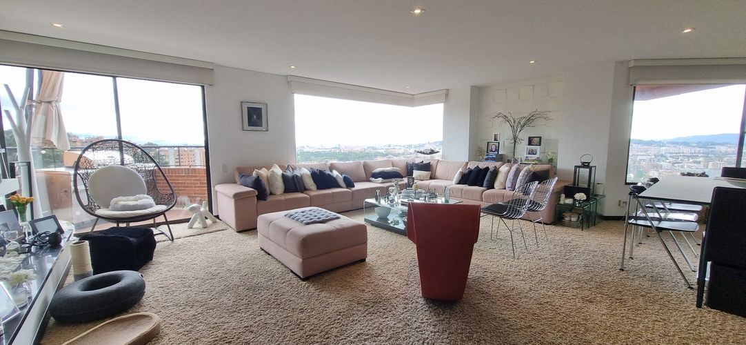 Apartamento de 3 alcobas en venta en Sierras Del Moral, Bogotá, 183 m² · foto 3 de 24