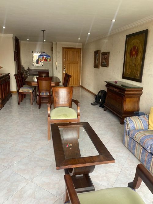 Apartamento de 3 alcobas en arriendo en El Castillo, Medellín, 121 m² · foto 2 de 24