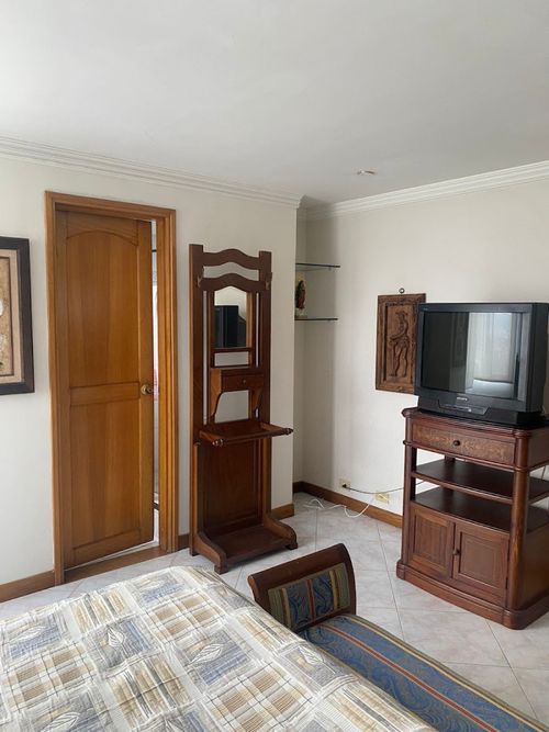 Apartamento de 3 alcobas en arriendo en El Castillo, Medellín, 121 m² · foto 3 de 24