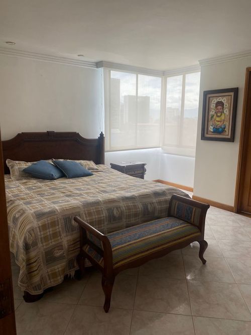 Apartamento de 3 alcobas en arriendo en El Castillo, Medellín, 121 m² · foto 13 de 24