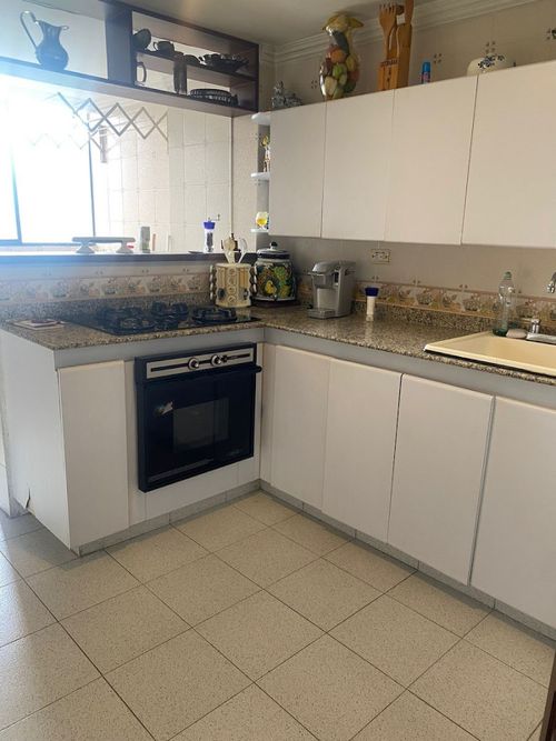 Apartamento de 3 alcobas en arriendo en El Castillo, Medellín, 121 m² · foto 17 de 24