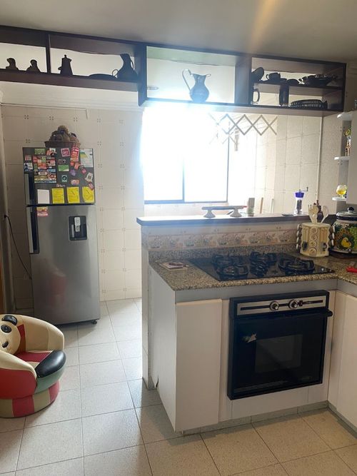 Apartamento de 3 alcobas en arriendo en El Castillo, Medellín, 121 m² · foto 22 de 24