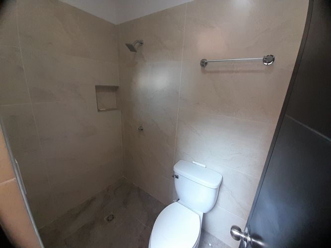 Casa de 6 alcobas en venta en El Poblado, Girón, 334 m² · foto 9 de 19
