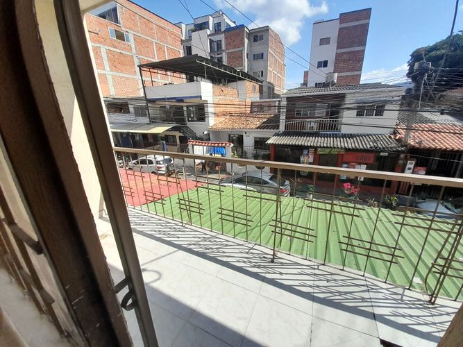Casa de 6 alcobas en venta en El Poblado, Girón, 334 m² · foto 14 de 19
