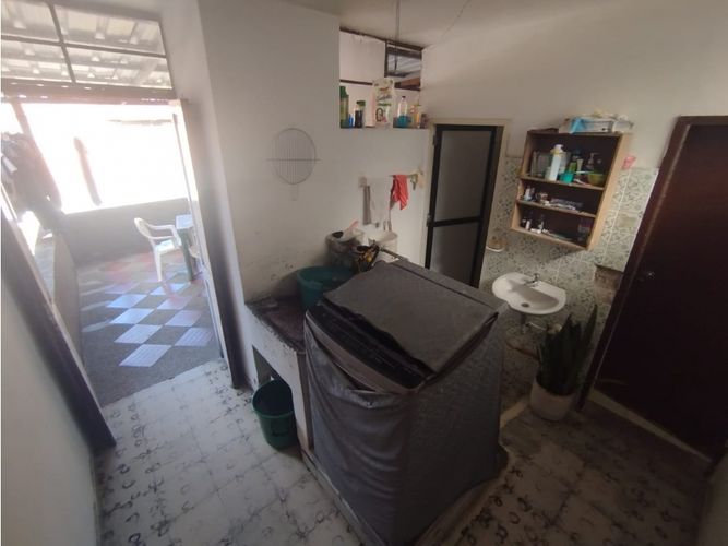 Casa de 8 alcobas en venta en San Fernando, Medellín, 282 m² · foto 5 de 24