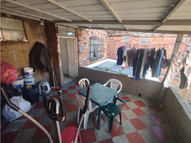 Casa de 8 alcobas en venta en San Fernando, Medellín, 282 m² · foto 14 de 24