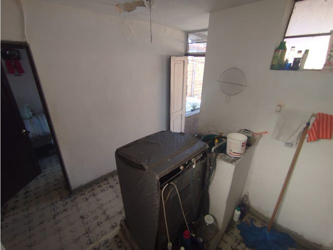 Casa de 8 alcobas en venta en San Fernando, Medellín, 282 m² · foto 16 de 24