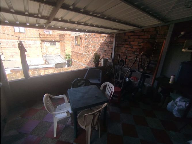 Casa de 8 alcobas en venta en San Fernando, Medellín, 282 m² · foto 21 de 24
