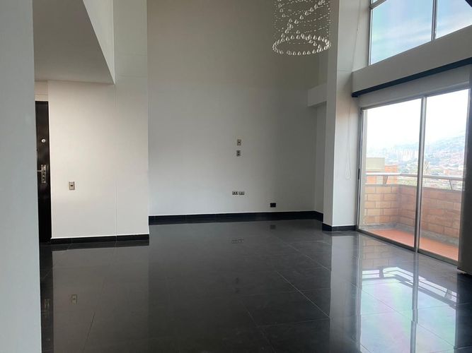 Apartamento de 3 alcobas en venta en El Poblado, Medellín, 113 m² · foto 2 de 16