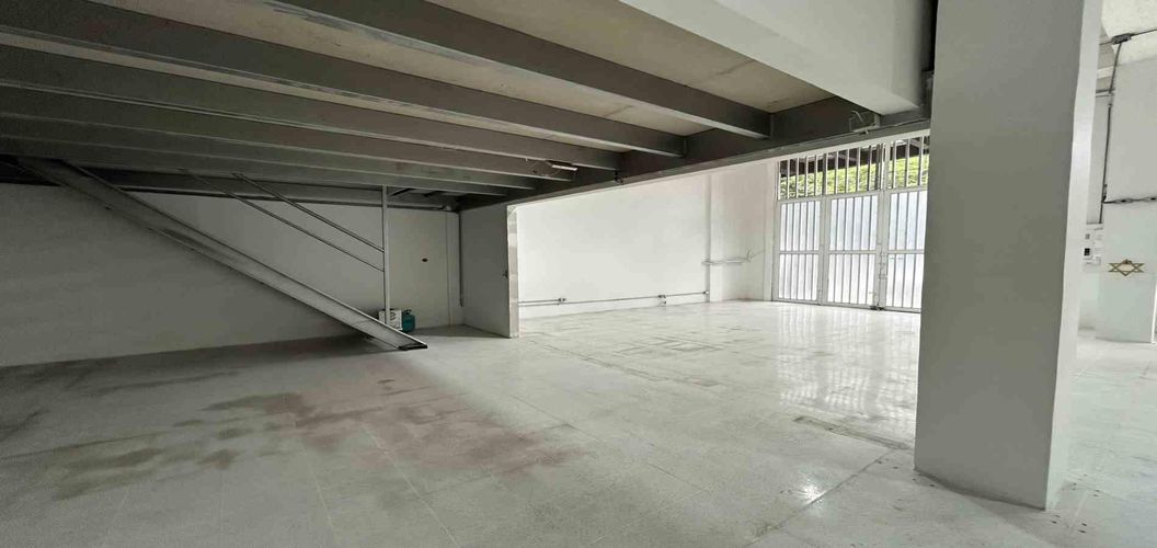 Edificio en venta en Bloques De San Joaquin, Pereira, 1690 m² · foto 10 de 19