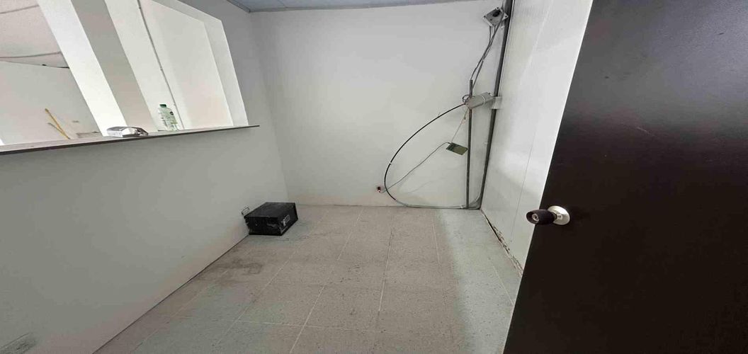 Edificio en venta en Bloques De San Joaquin, Pereira, 1690 m² · foto 12 de 19