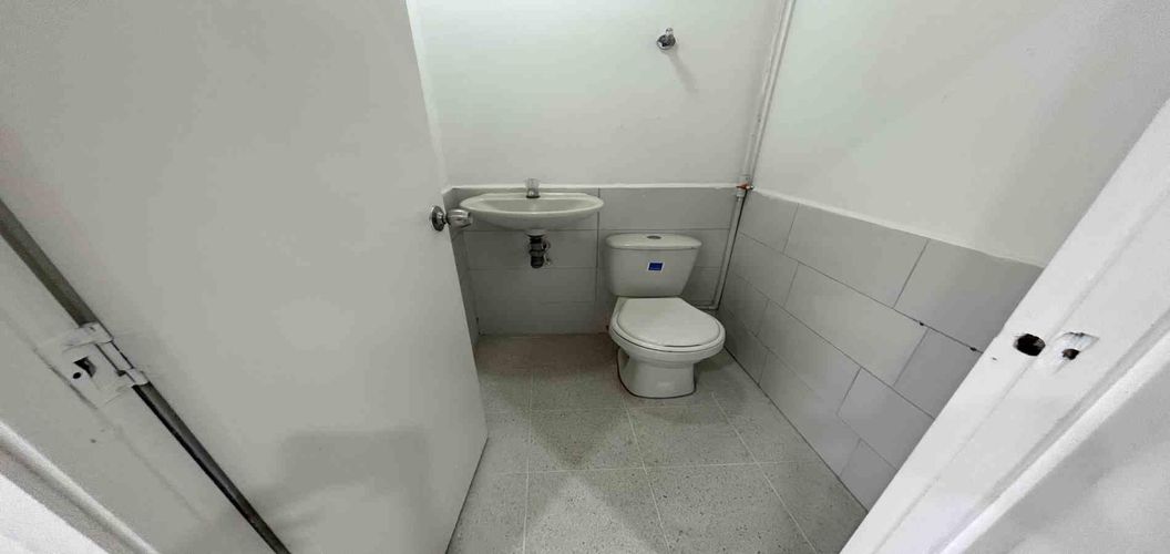 Edificio en venta en Bloques De San Joaquin, Pereira, 1690 m² · foto 18 de 19