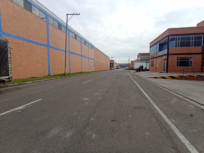 Bodega en venta en Parque Industrial Santo Domingo, Madrid, 4564 m² · foto 4 de 24