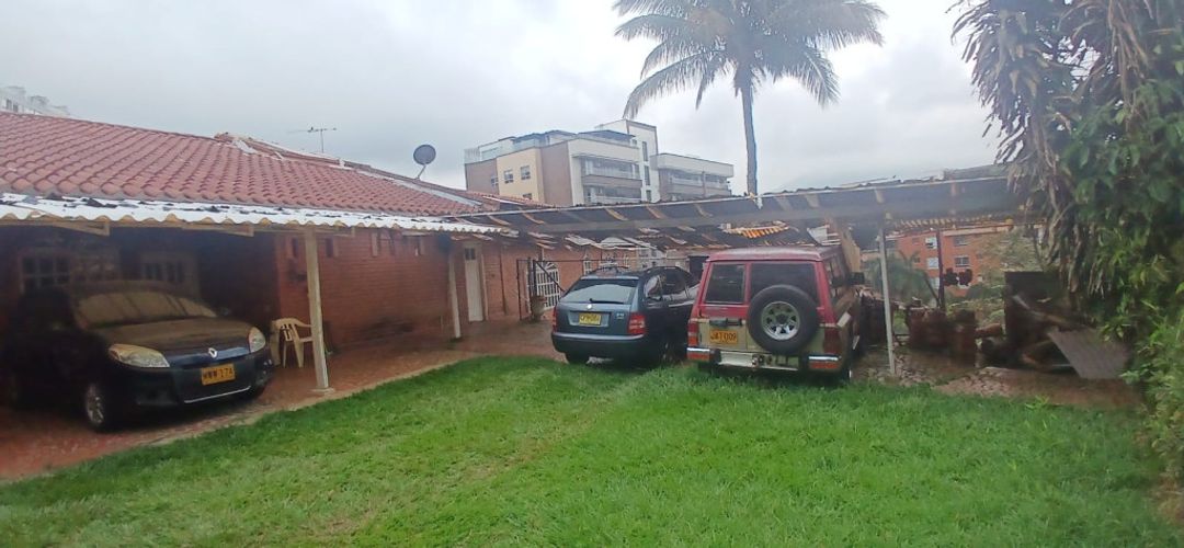 Casa de 4 alcobas en venta en Santa Teresita, Cali, 400 m² · foto 13 de 24